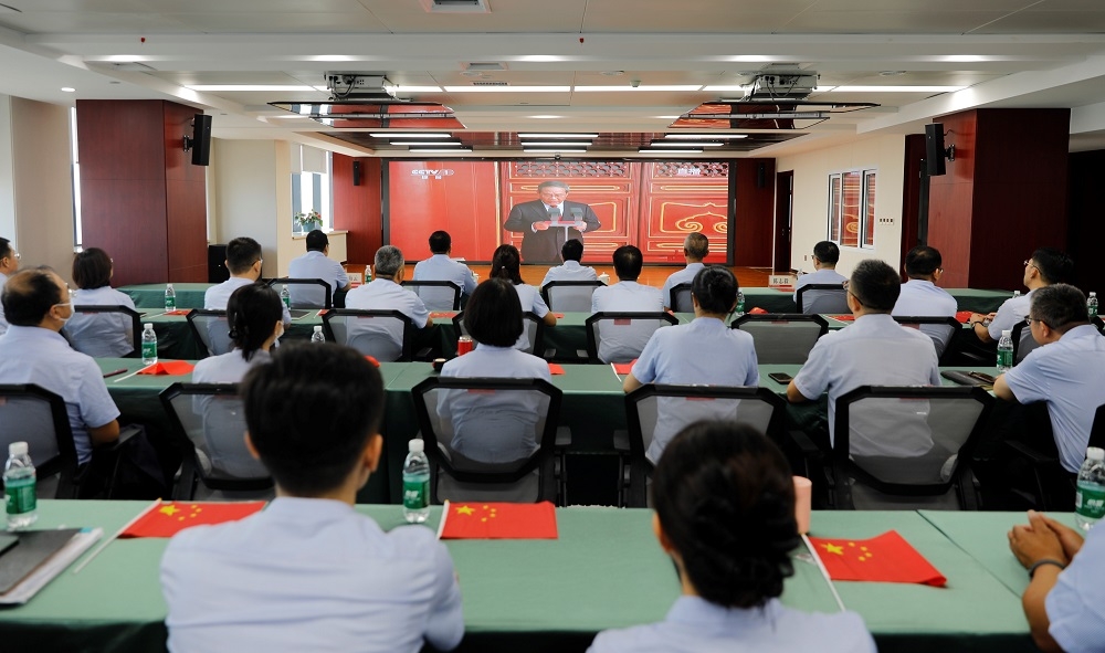 黄河银行党委组织集中收看纪念中国人民抗日战争暨世界反法西斯战争胜利80周年大会直播